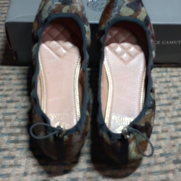 Vince Camuto Green and Brown Camouflage Flats - Picture 4 of 12